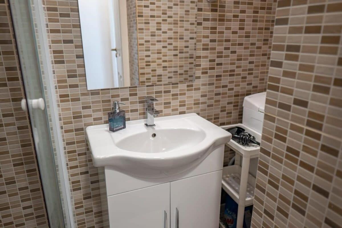 Chic Central Flat With River View Budapest Exterior photo