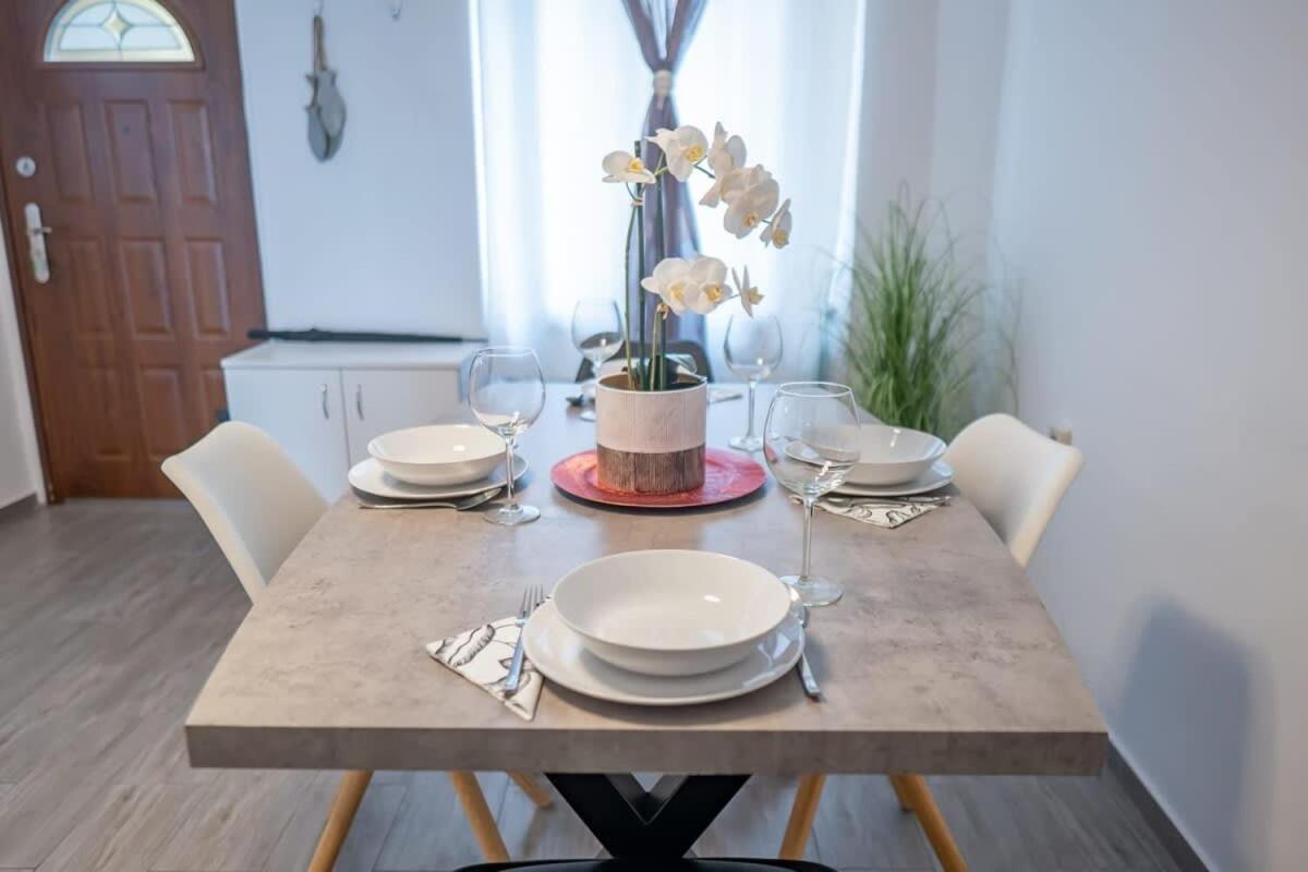 Chic Central Flat With River View Budapest Exterior photo