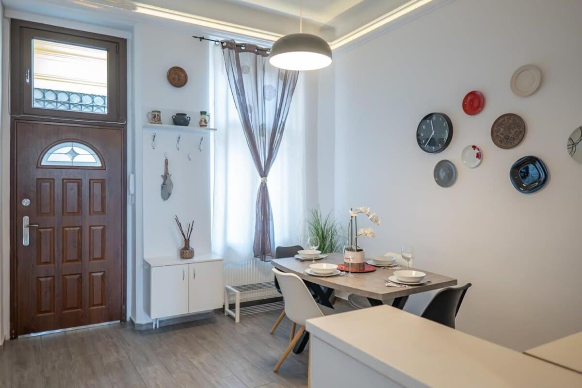 Chic Central Flat With River View Budapest Exterior photo