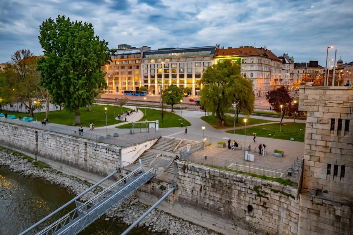 Chic Central Flat With River View Budapest Exterior photo