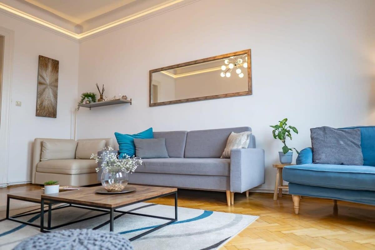 Chic Central Flat With River View Budapest Exterior photo